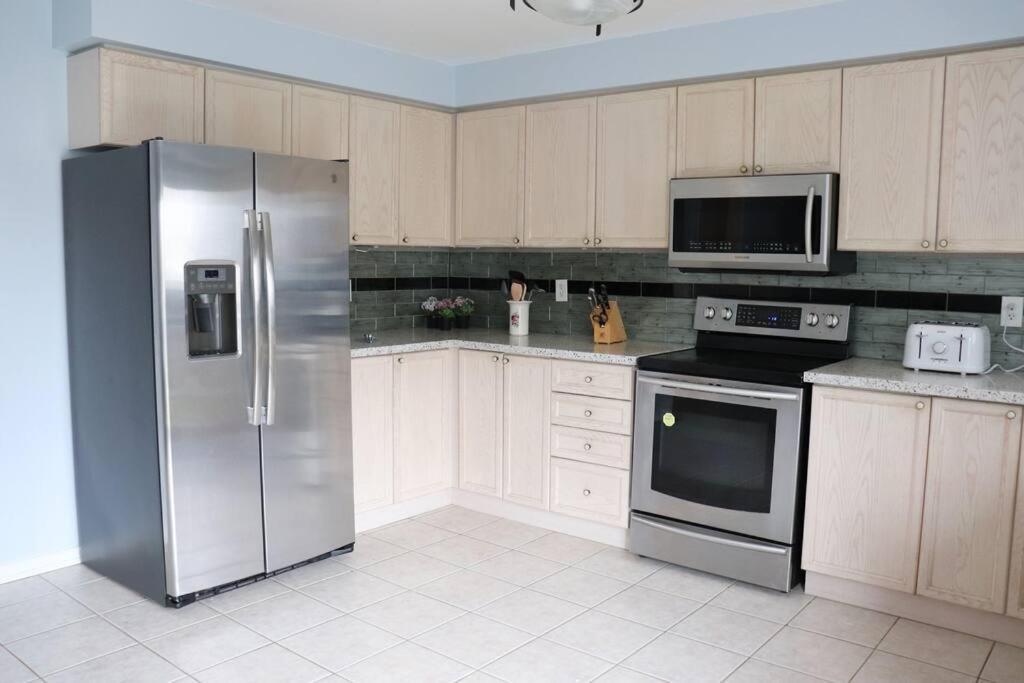 Entire 4 Bed Room Detached Residential Home Ajax Luaran gambar