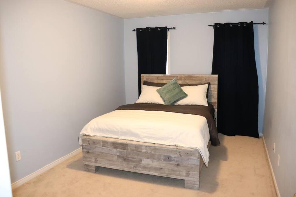 Entire 4 Bed Room Detached Residential Home Ajax Luaran gambar