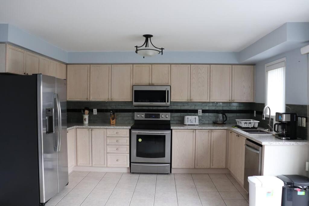 Entire 4 Bed Room Detached Residential Home Ajax Luaran gambar