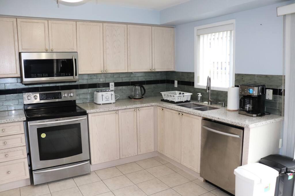 Entire 4 Bed Room Detached Residential Home Ajax Luaran gambar